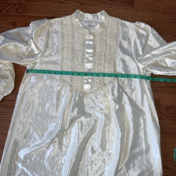 Vintage NWT Barbizon Cream Off-White Ivory Long Sleeve Night Gown with Lace - Picture 9 of 10